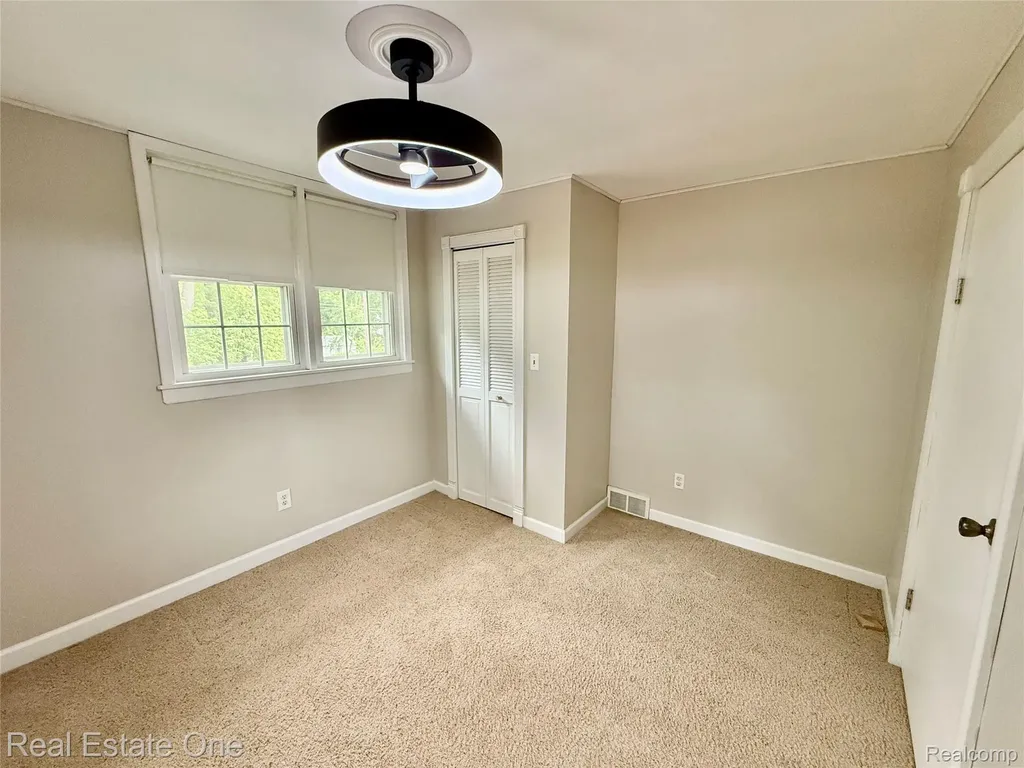 865 Grant Avenue Clawson City MI 48017