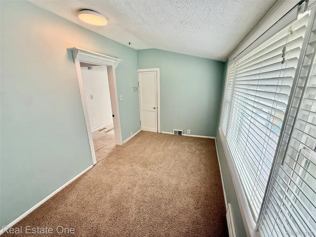 865 Grant Avenue Clawson City MI 48017