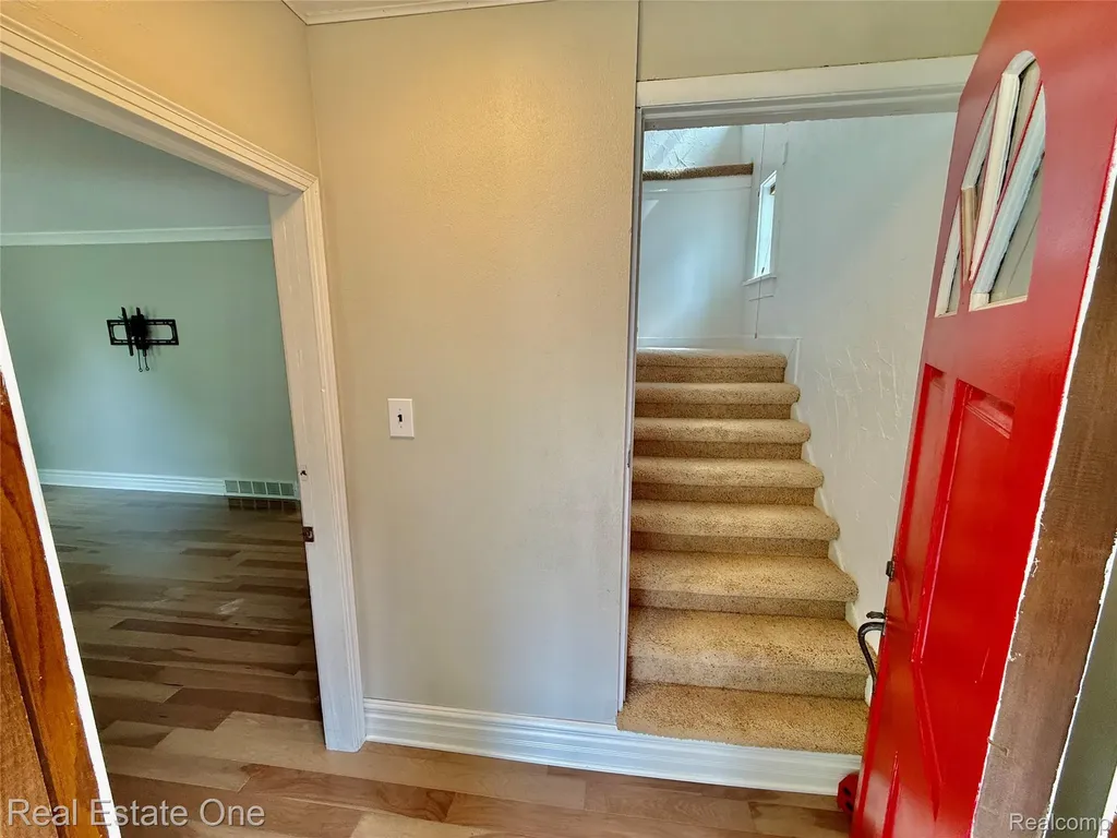 865 Grant Avenue Clawson City MI 48017