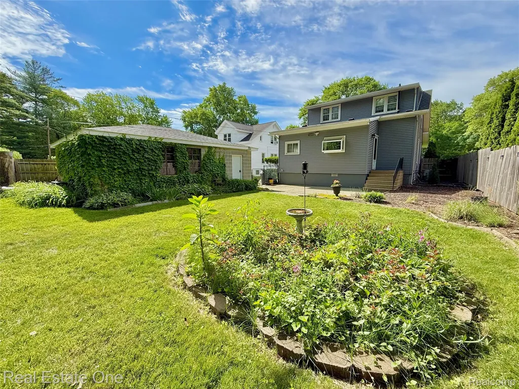865 Grant Avenue Clawson City MI 48017