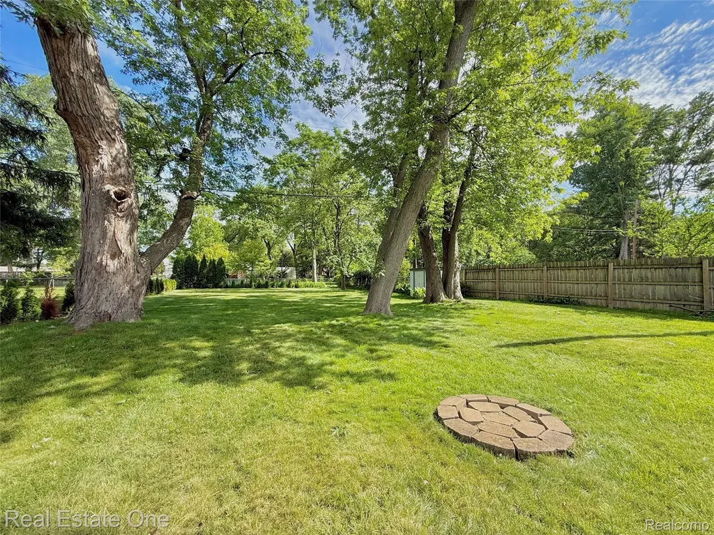 865 Grant Avenue Clawson City MI 48017