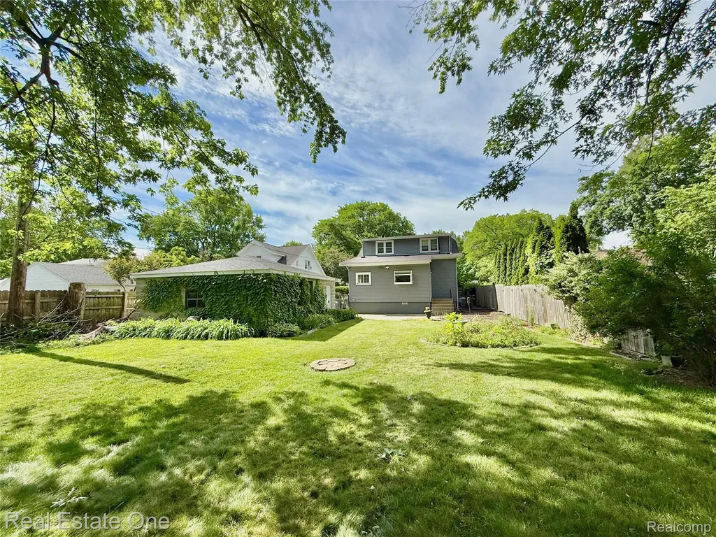 865 Grant Avenue Clawson City MI 48017
