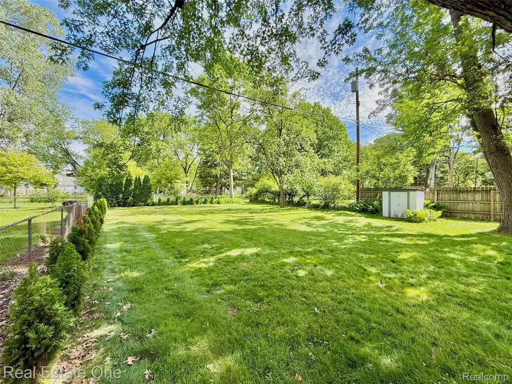 865 Grant Avenue Clawson City MI 48017