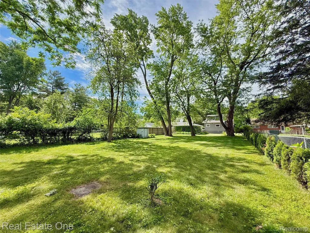 865 Grant Avenue Clawson City MI 48017