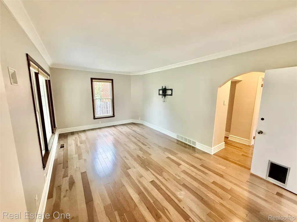 865 Grant Avenue Clawson City MI 48017