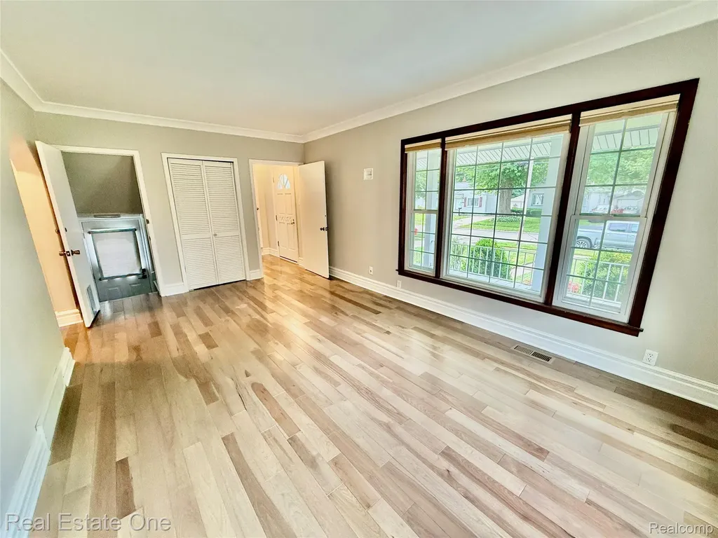 865 Grant Avenue Clawson City MI 48017