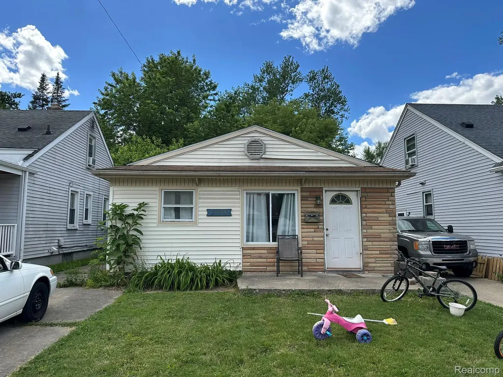 15589 Norborne Avenue Redford Charter Township MI 48239