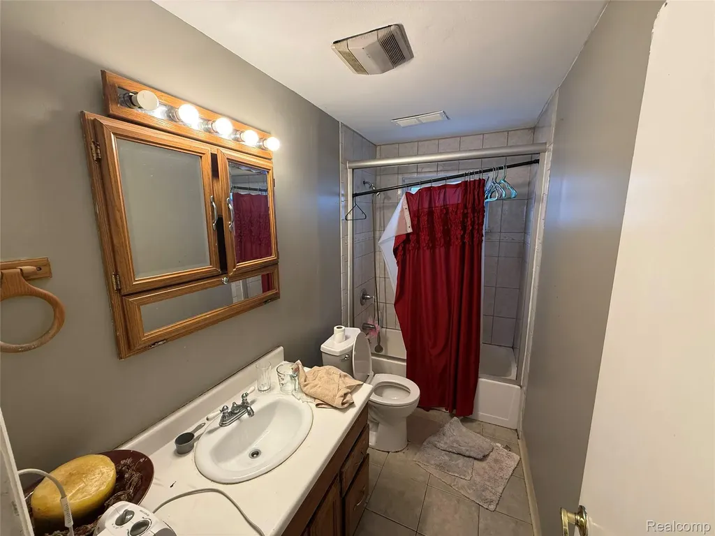 15589 Norborne Avenue Redford Charter Township MI 48239
