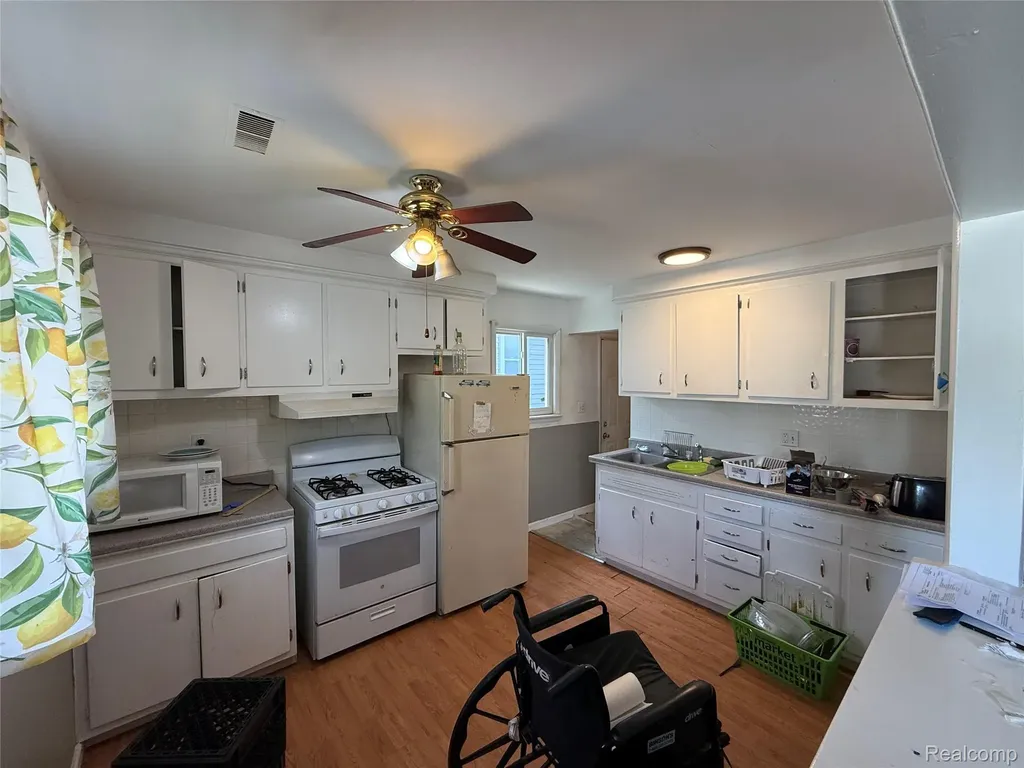 15589 Norborne Avenue Redford Charter Township MI 48239