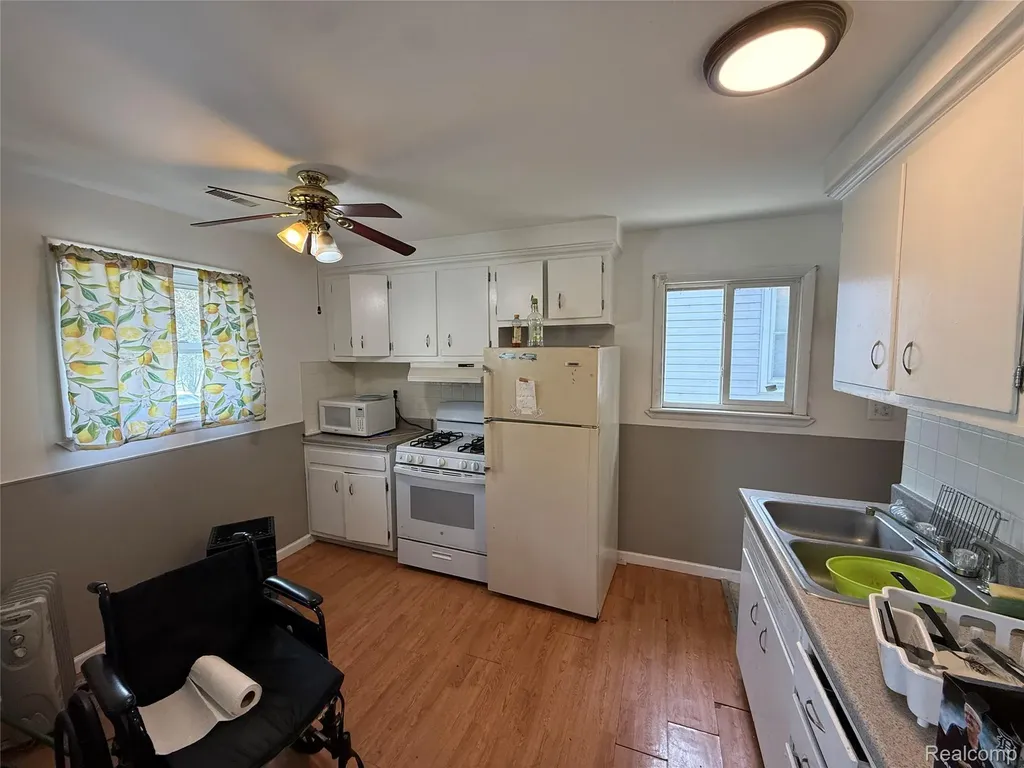 15589 Norborne Avenue Redford Charter Township MI 48239