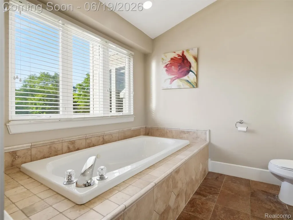 1232 Thorn Ridge Drive Hartland Township MI 48843