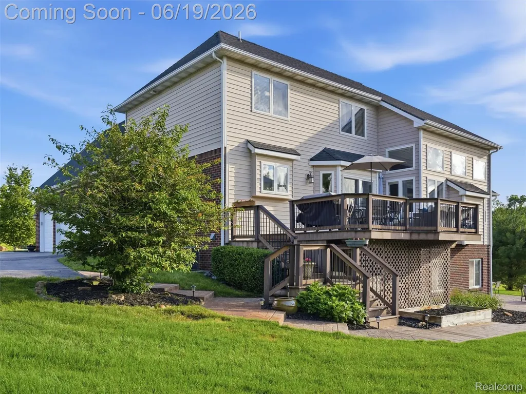 1232 Thorn Ridge Drive Hartland Township MI 48843