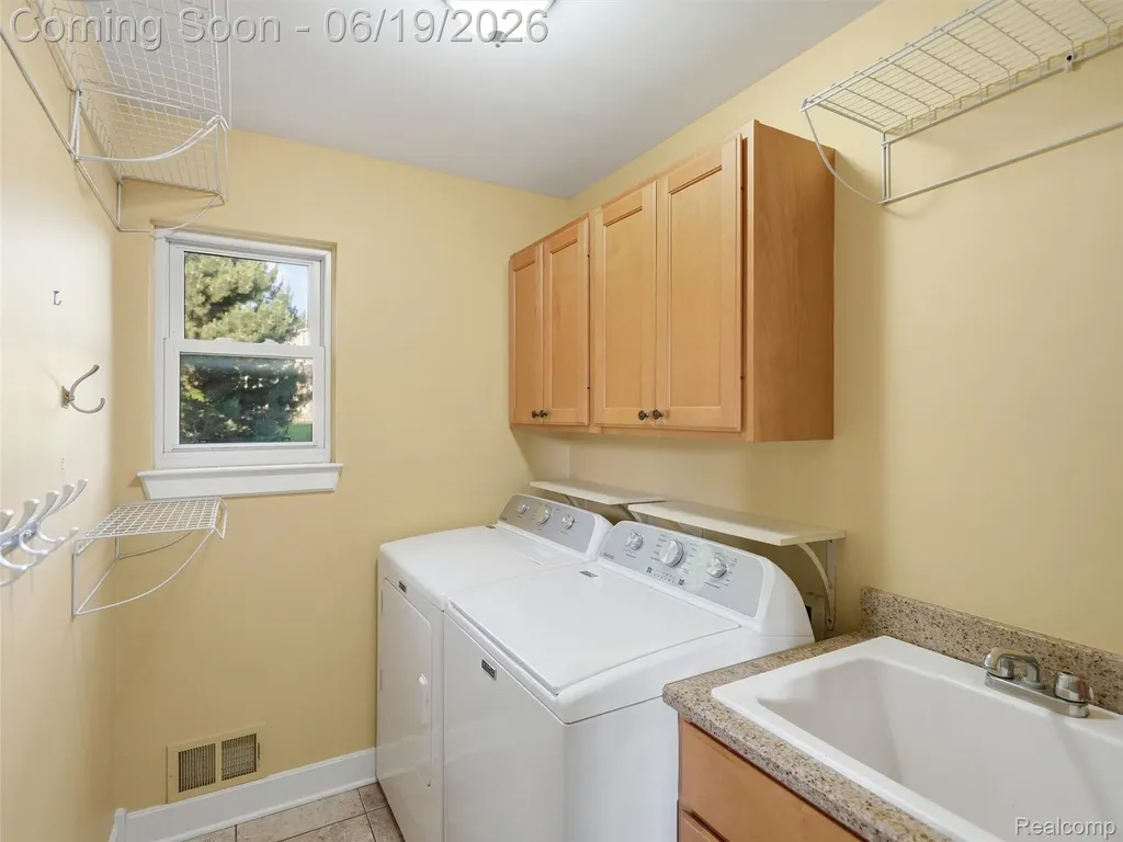 1232 Thorn Ridge Drive Hartland Township MI 48843