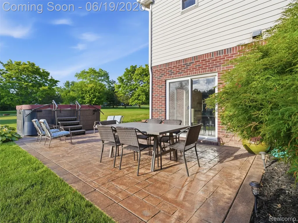 1232 Thorn Ridge Drive Hartland Township MI 48843