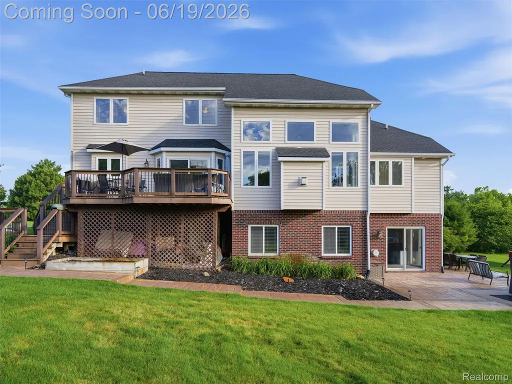 1232 Thorn Ridge Drive Hartland Township MI 48843
