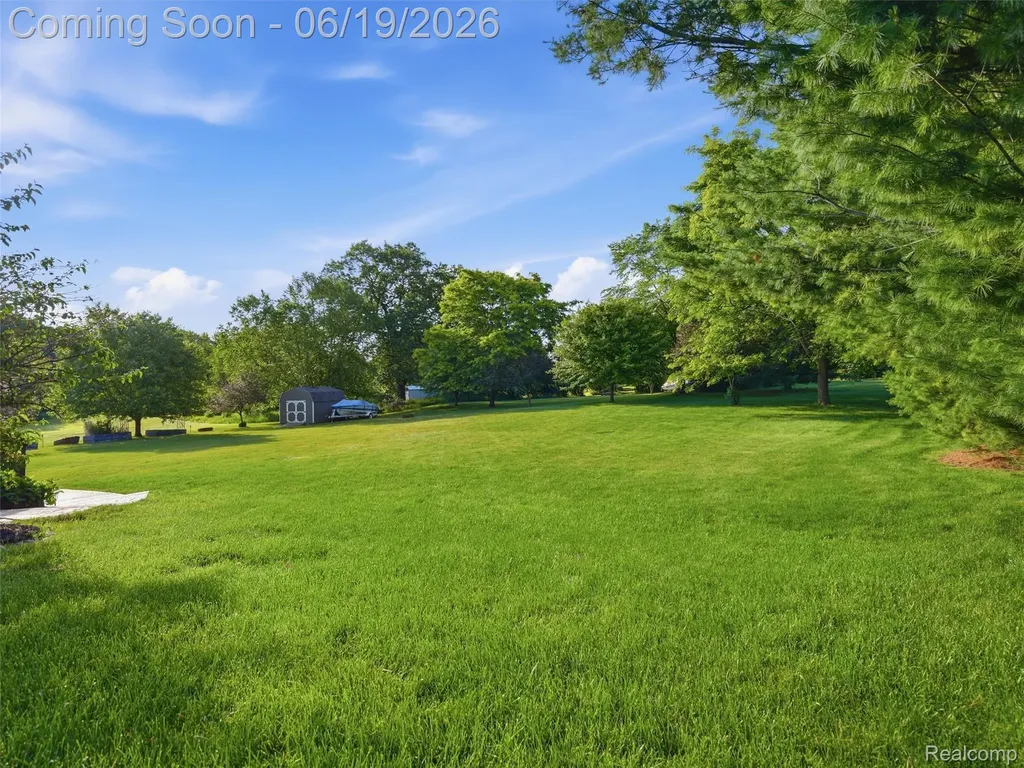 1232 Thorn Ridge Drive Hartland Township MI 48843