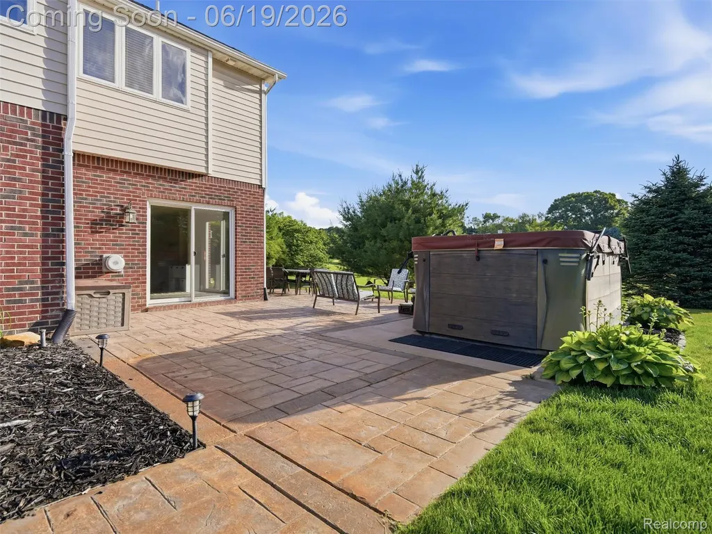 1232 Thorn Ridge Drive Hartland Township MI 48843