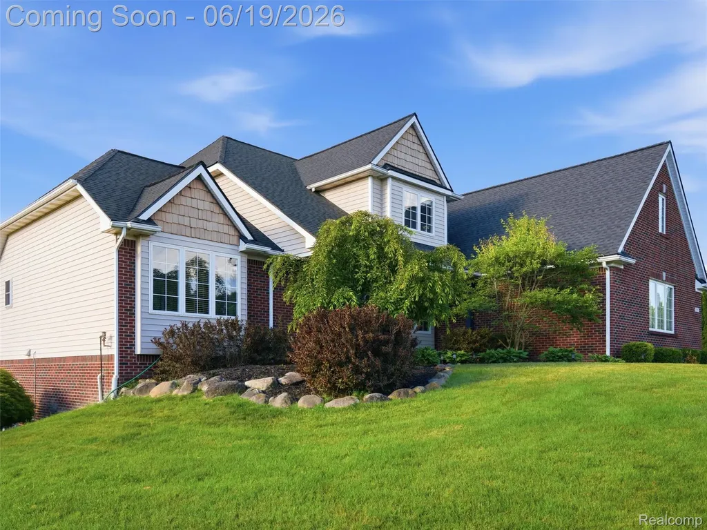 1232 Thorn Ridge Drive Hartland Township MI 48843