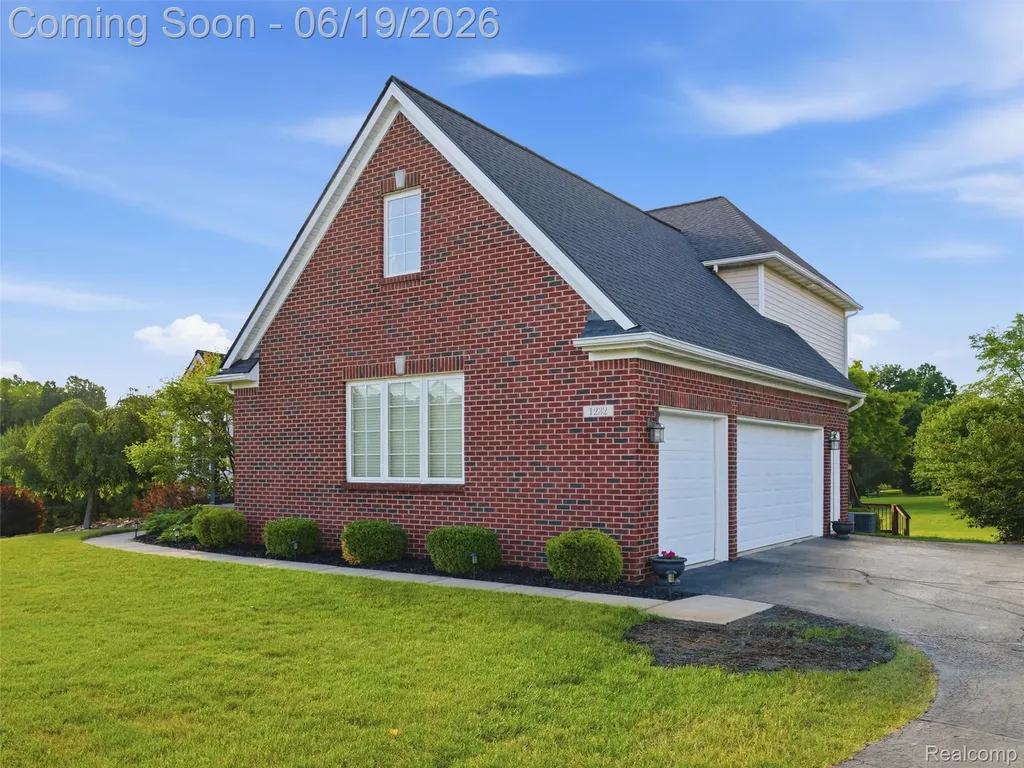 1232 Thorn Ridge Drive Hartland Township MI 48843