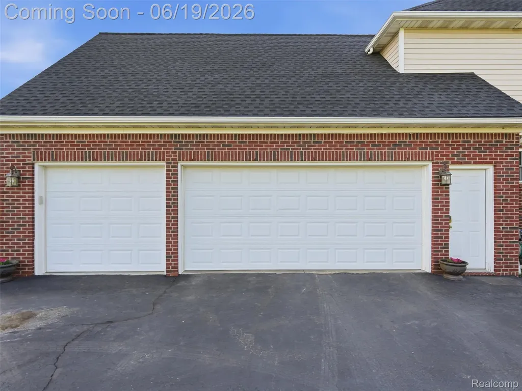 1232 Thorn Ridge Drive Hartland Township MI 48843