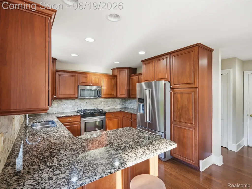 1232 Thorn Ridge Drive Hartland Township MI 48843