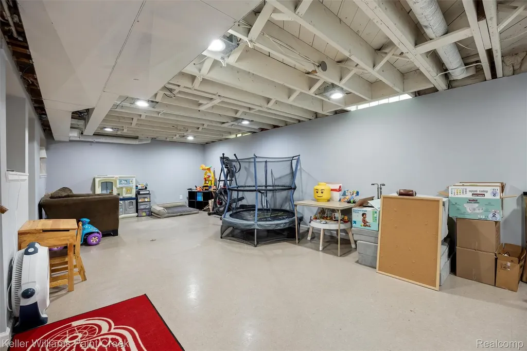5153 Busch Avenue Warren City MI 48091