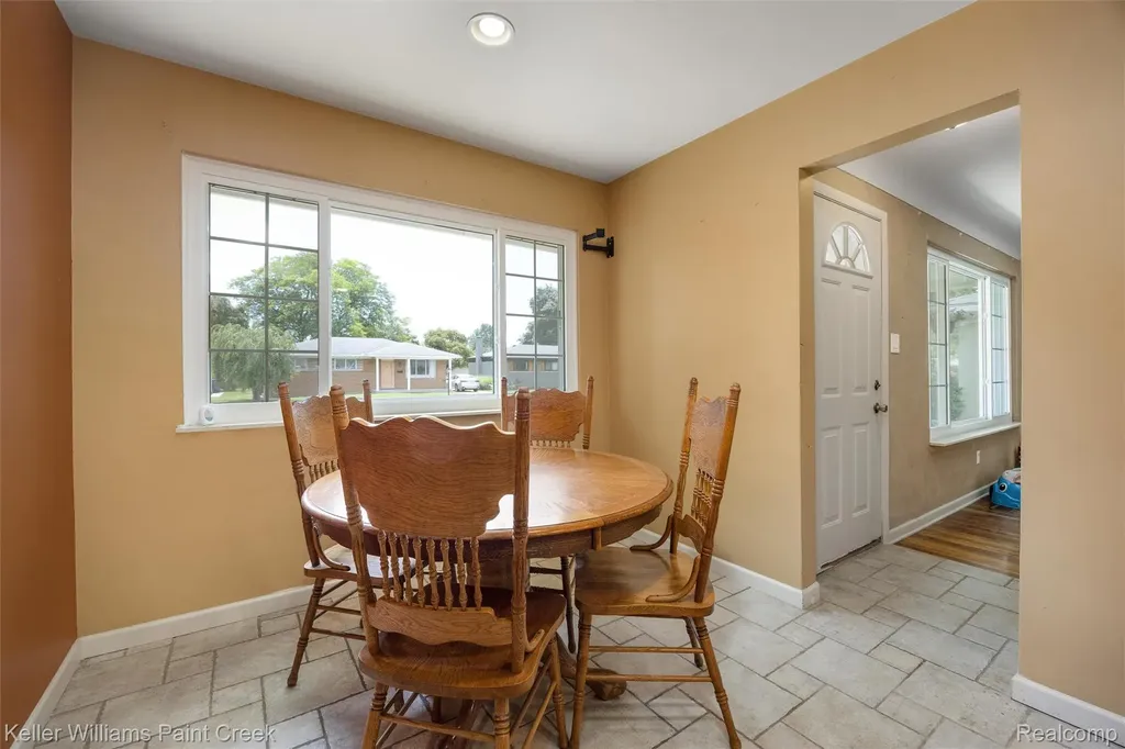 5153 Busch Avenue Warren City MI 48091