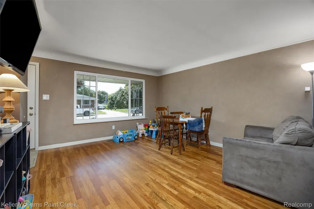 5153 Busch Avenue Warren City MI 48091