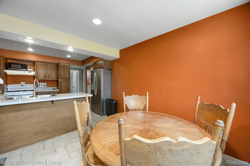 5153 Busch Avenue Warren City MI 48091