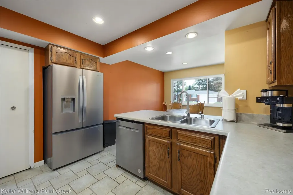 5153 Busch Avenue Warren City MI 48091
