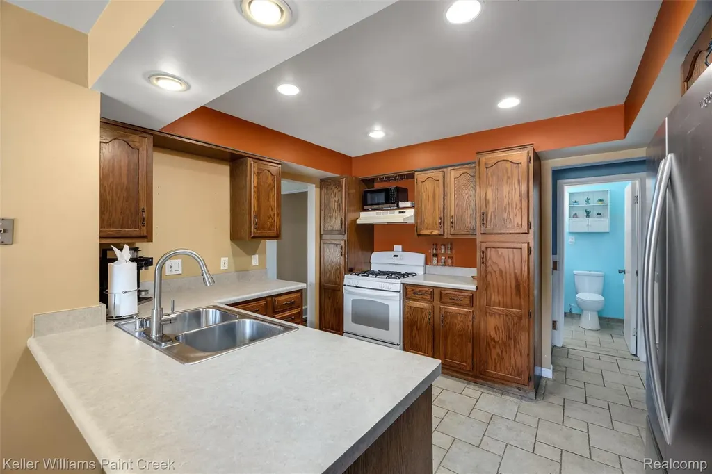 5153 Busch Avenue Warren City MI 48091