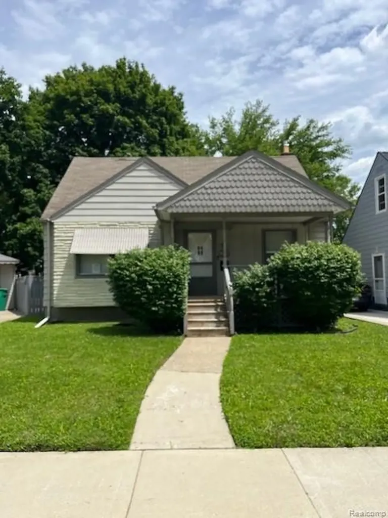 14627 Agnes Avenue Eastpointe City MI 48021