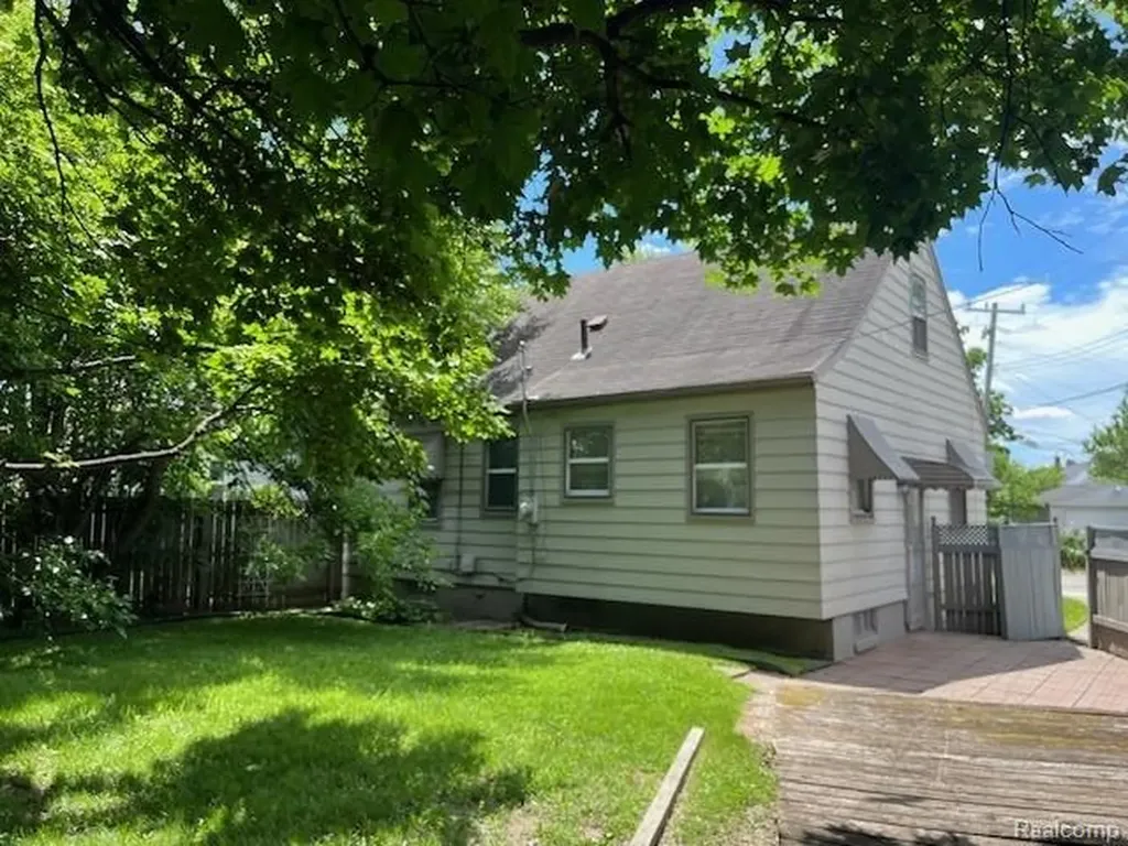 14627 Agnes Avenue Eastpointe City MI 48021