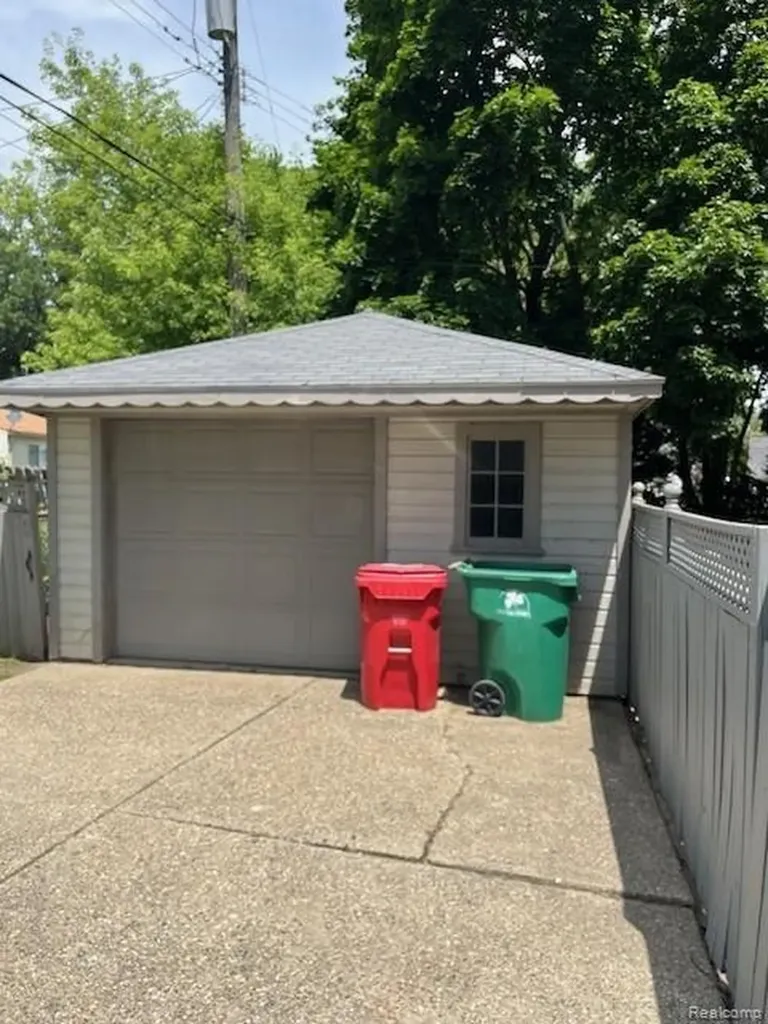 14627 Agnes Avenue Eastpointe City MI 48021