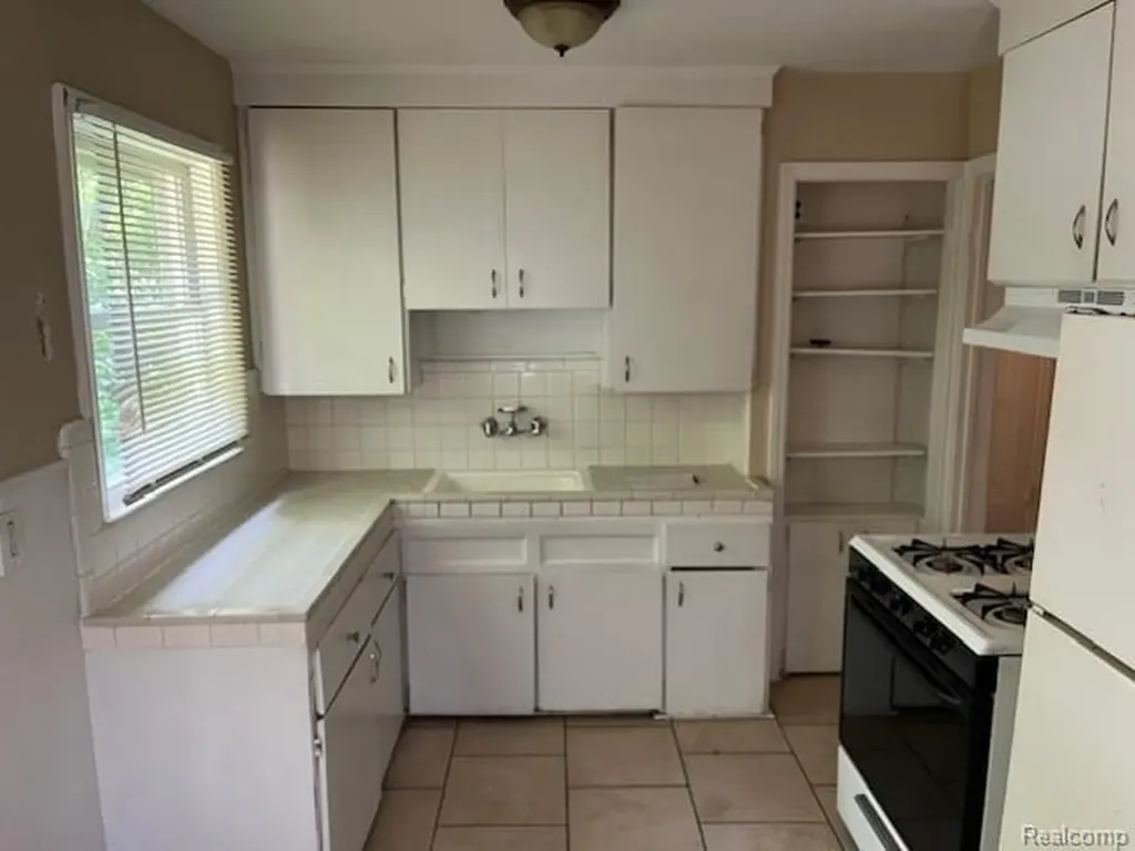 14627 Agnes Avenue Eastpointe City MI 48021
