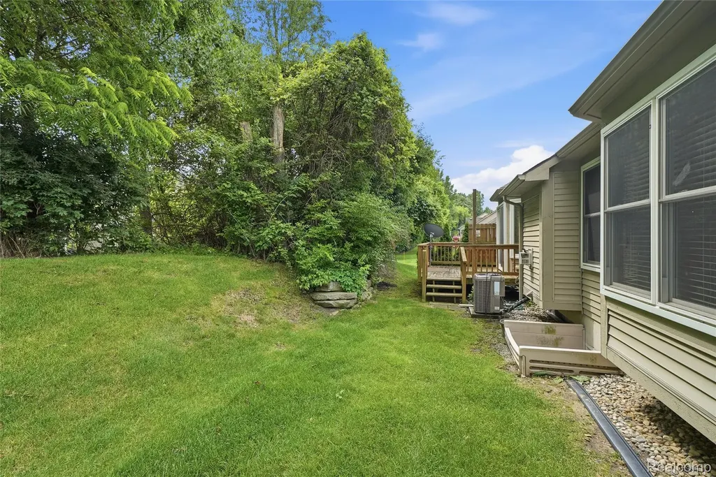 1195 Wind Chime Drive Waterford Charter Township MI 48327