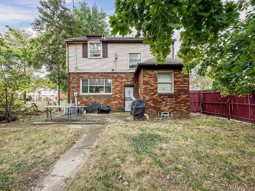 16888 Huntington Road Detroit City MI 48219