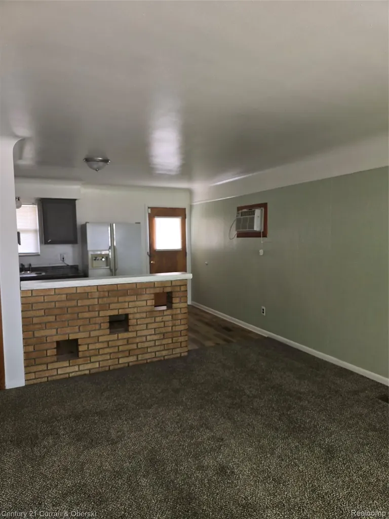 1521 Electric Avenue Lincoln Park City MI 48146