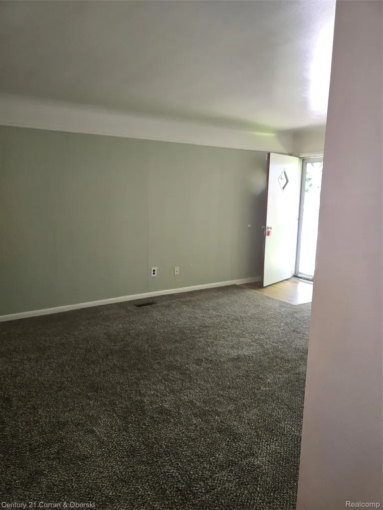 1521 Electric Avenue Lincoln Park City MI 48146