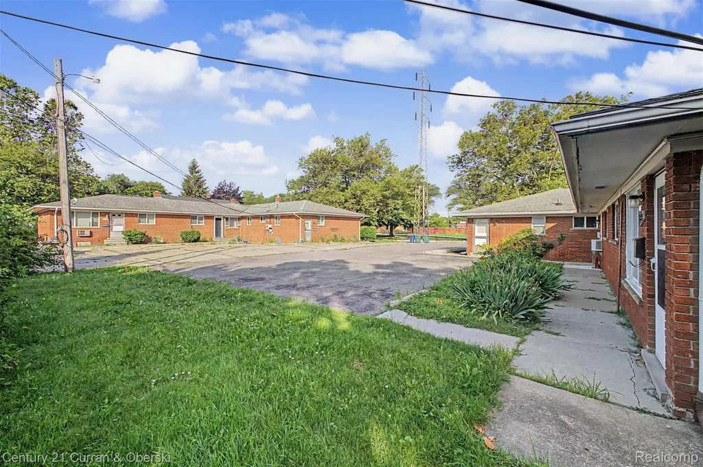 1521 Electric Avenue Lincoln Park City MI 48146