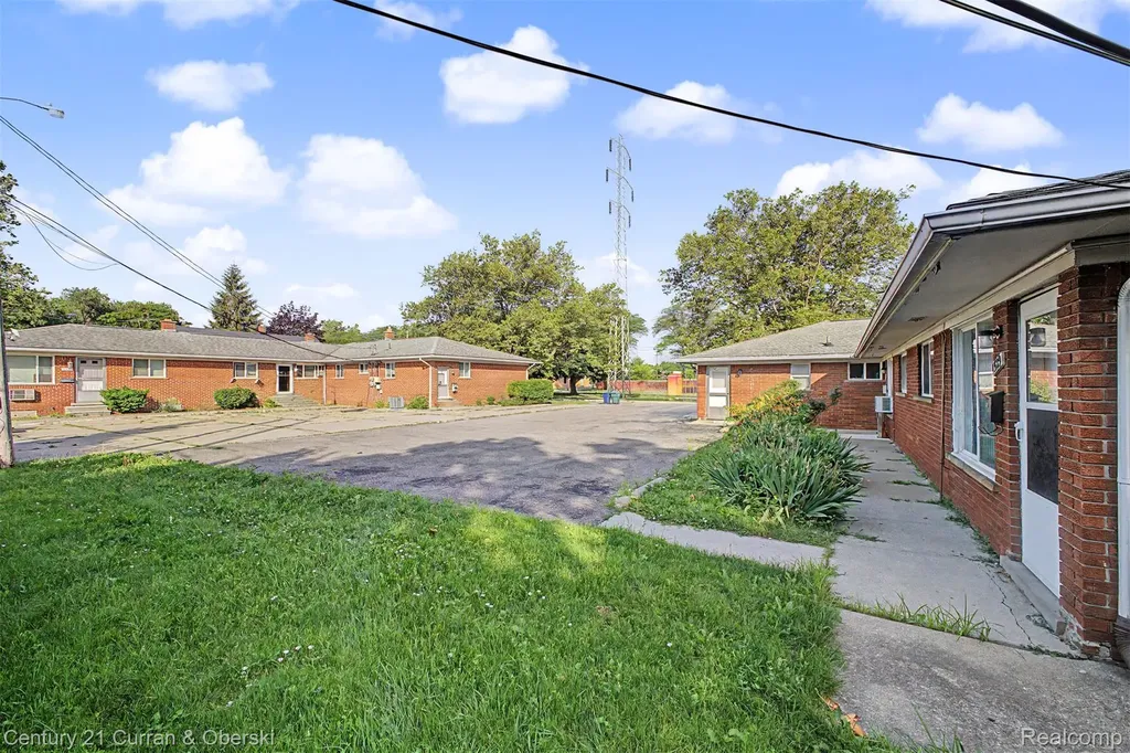 1521 Electric Avenue Lincoln Park City MI 48146