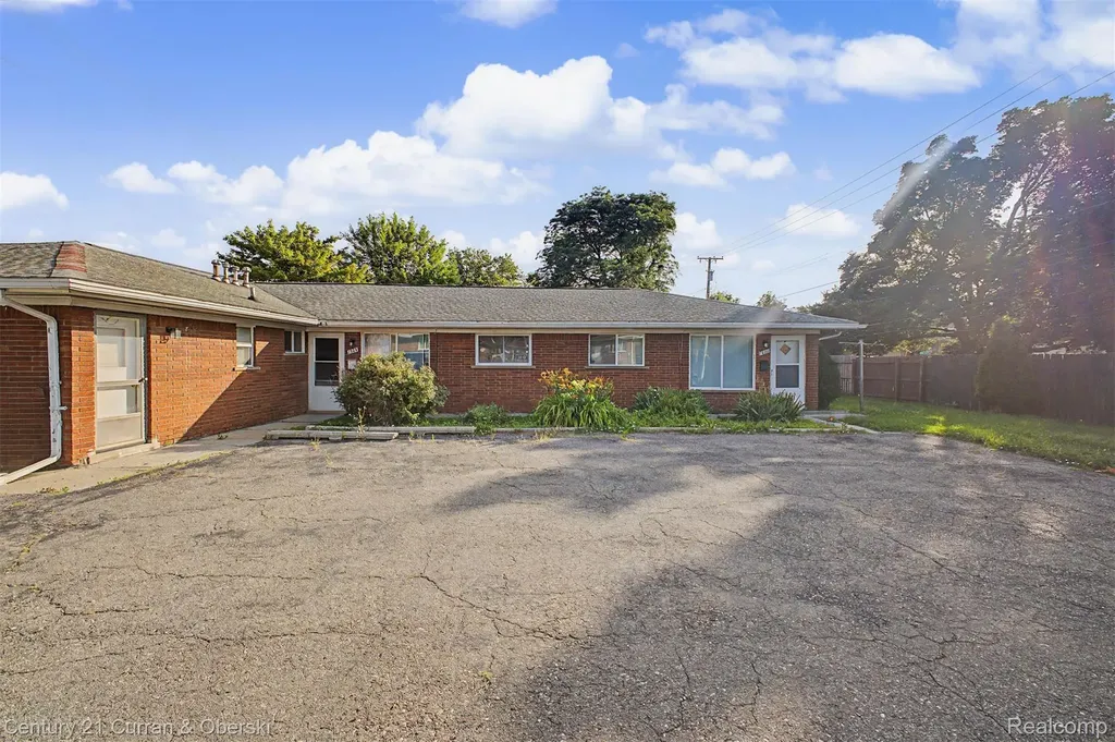 1521 Electric Avenue Lincoln Park City MI 48146