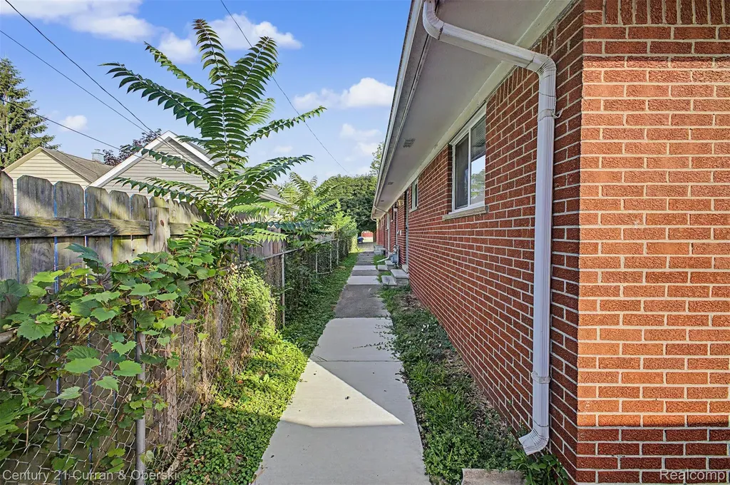 1521 Electric Avenue Lincoln Park City MI 48146