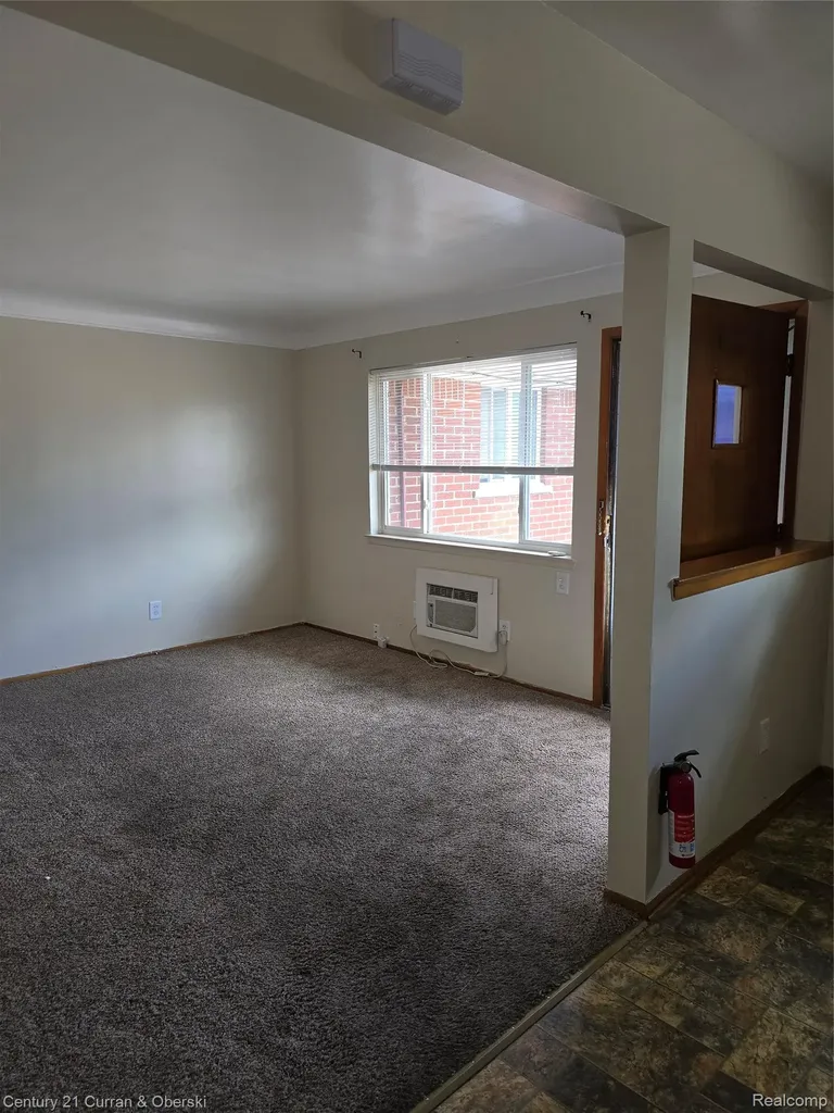 1521 Electric Avenue Lincoln Park City MI 48146