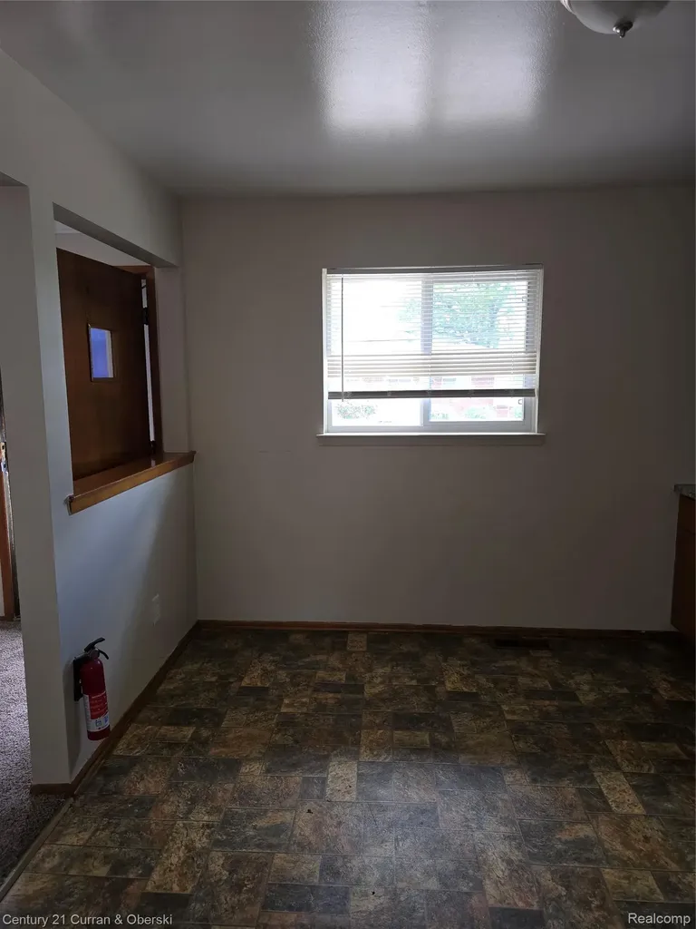 1521 Electric Avenue Lincoln Park City MI 48146
