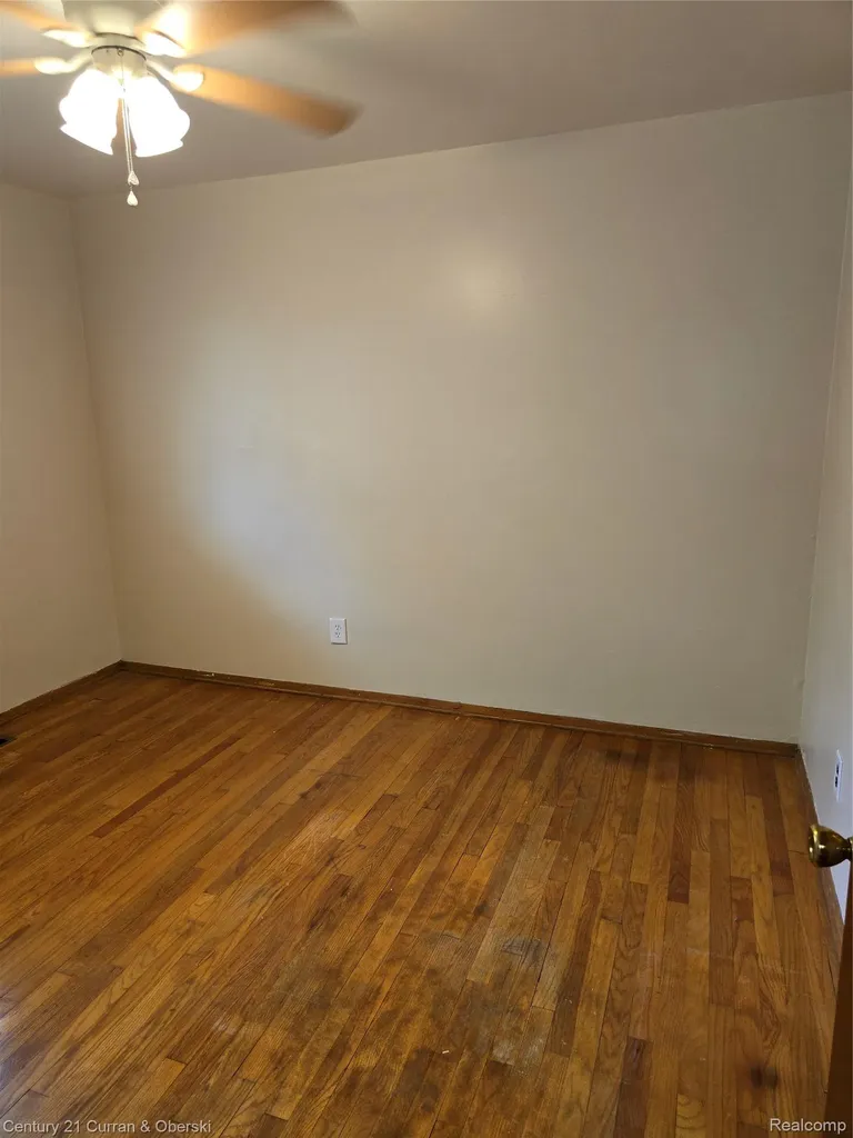 1521 Electric Avenue Lincoln Park City MI 48146