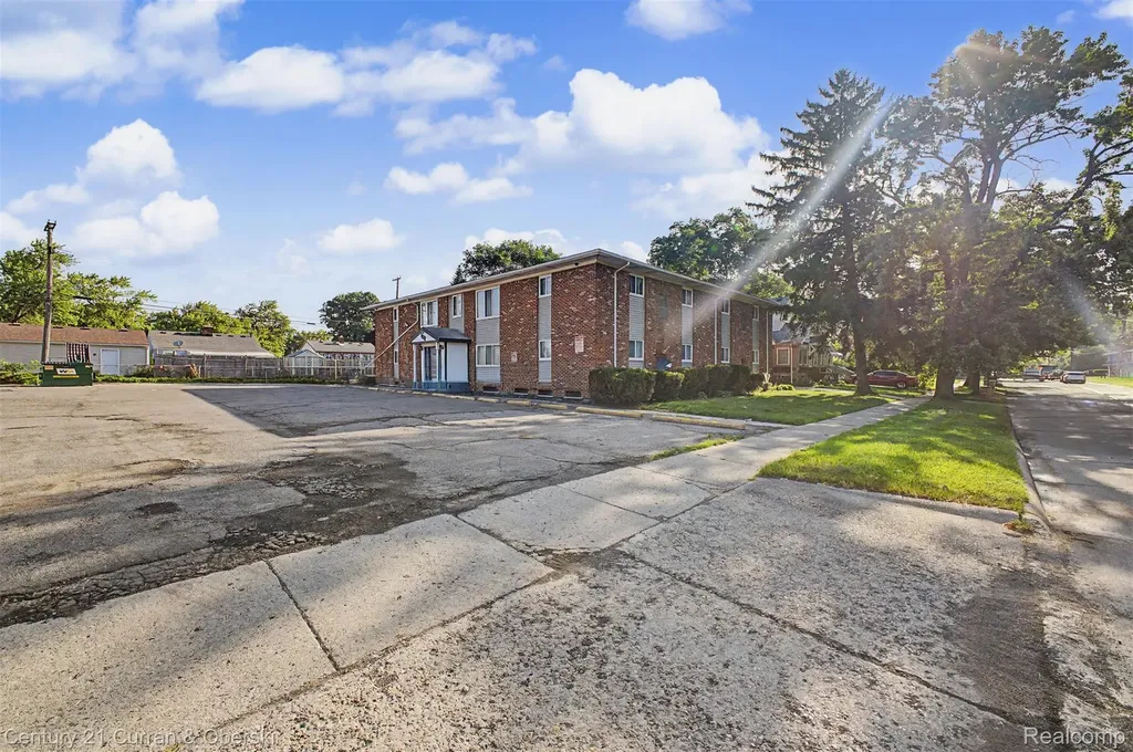 1870 Saint Johns Boulevard Lincoln Park City MI 48146
