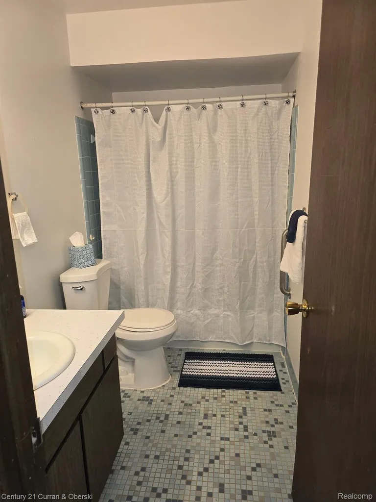 1870 Saint Johns Boulevard Lincoln Park City MI 48146