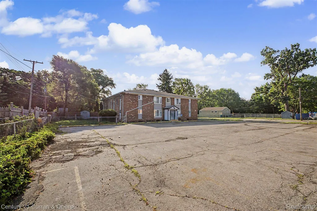 1870 Saint Johns Boulevard Lincoln Park City MI 48146