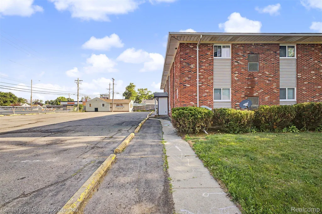 1870 Saint Johns Boulevard Lincoln Park City MI 48146